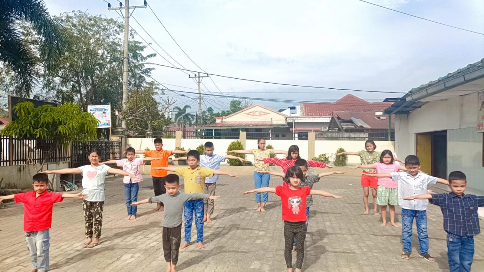 Kegiatan anak-anak Panti Asuhan Agnes